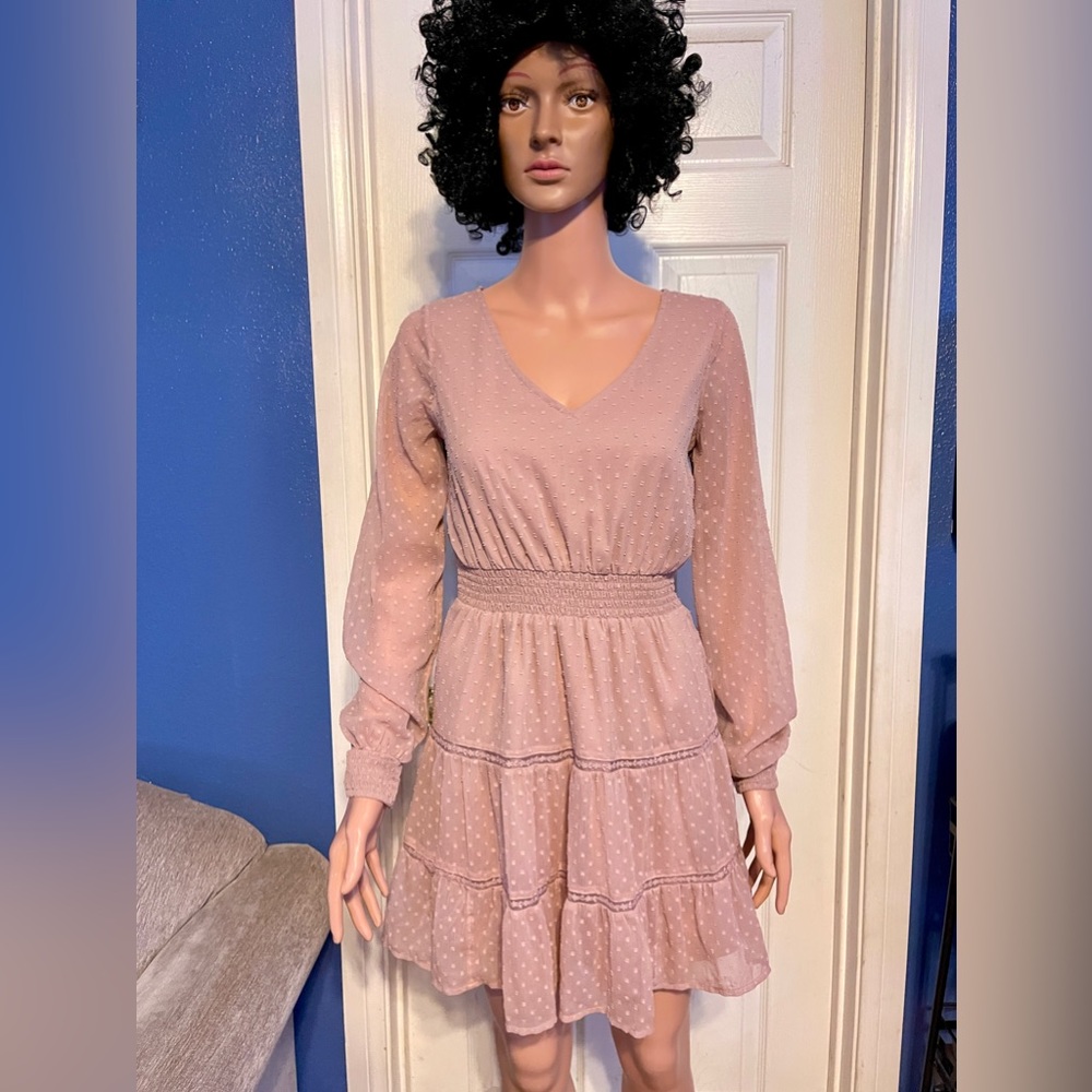 This beautiful dress for every occasion is perfect in blush pink
